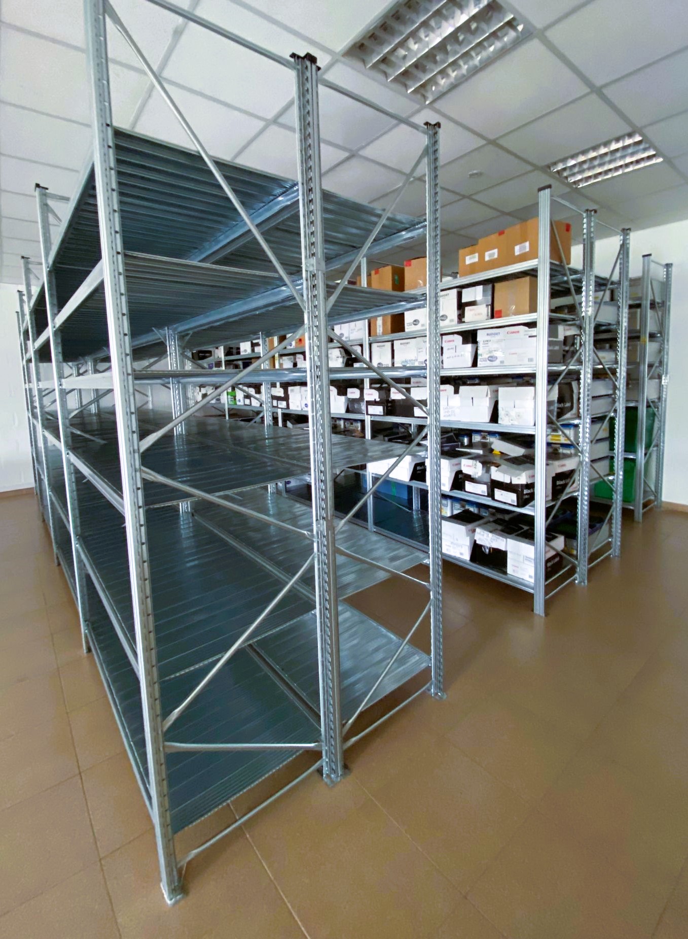 Custodia y digitalización de archivos. Te ayudamos a gestionar la documentación que requiere ser archivada y custodiada...